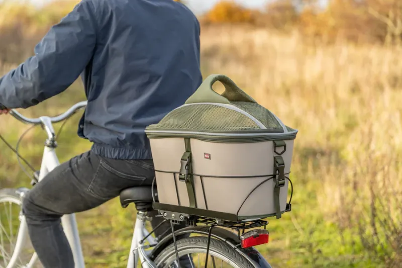 Preview: Hundefahrradkorb für Gepäckträger mit Netzhaube und Schultergurt