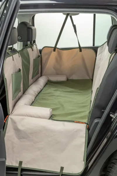 Preview: Wendbare Autoschondecke für Hunde mit Bodenplatte und Sichtfenster