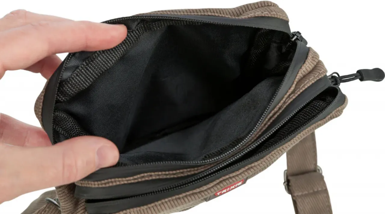 Leckerlibeutel in Cord-Optik mit mehreren Taschen und Schultergurt